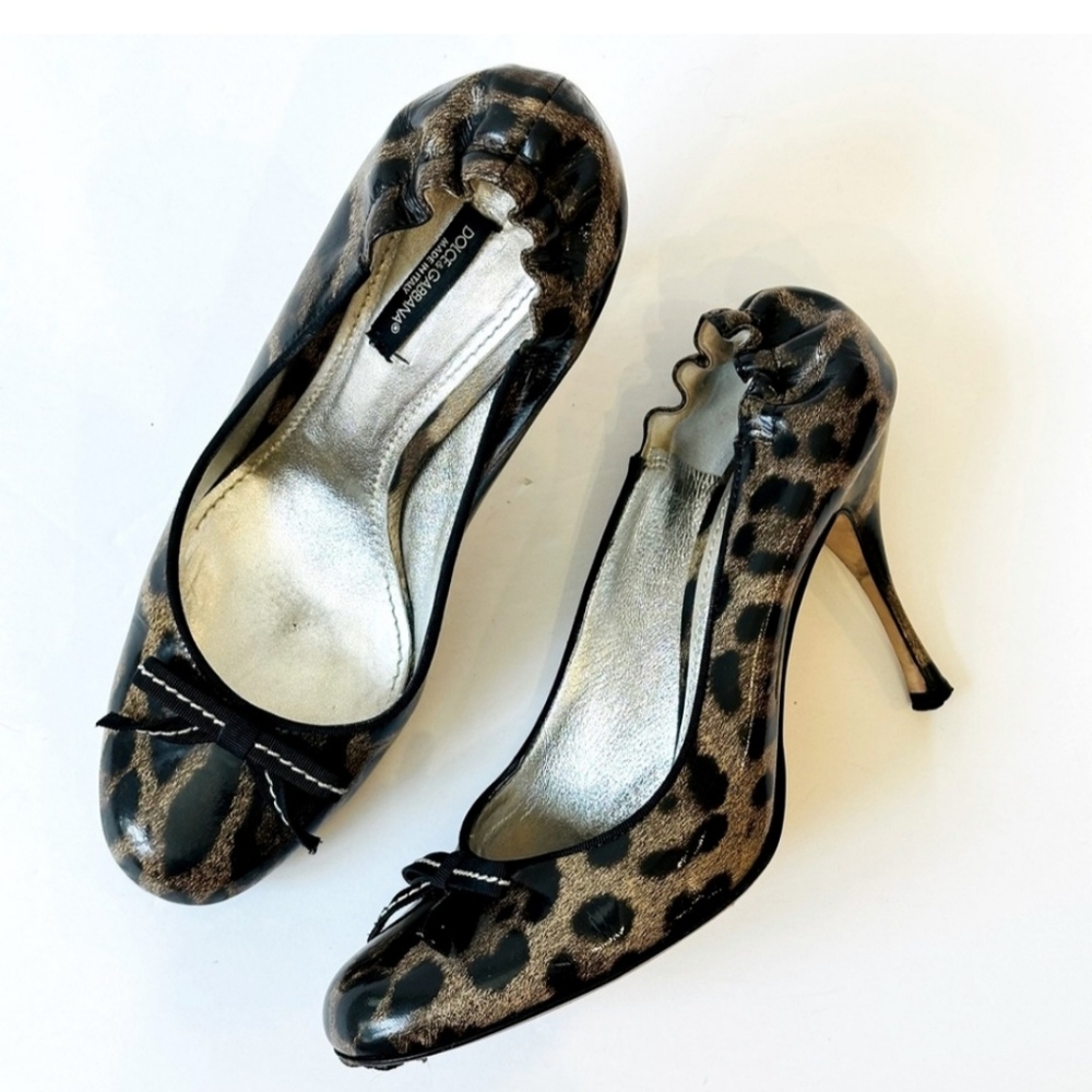 Dolce & Gabbana Leopard Print Patent Leather Round Toe with Bow Heel Shoe 38.5
